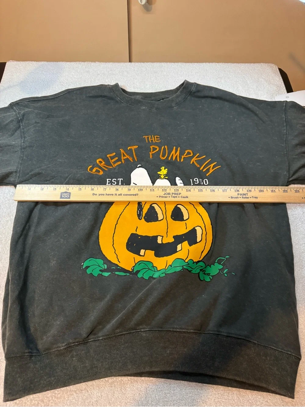 Vintage-Style Snoopy Peanuts The Great Pumpkin Crewneck Halloween Sweatshirt - Picture 4 of 9